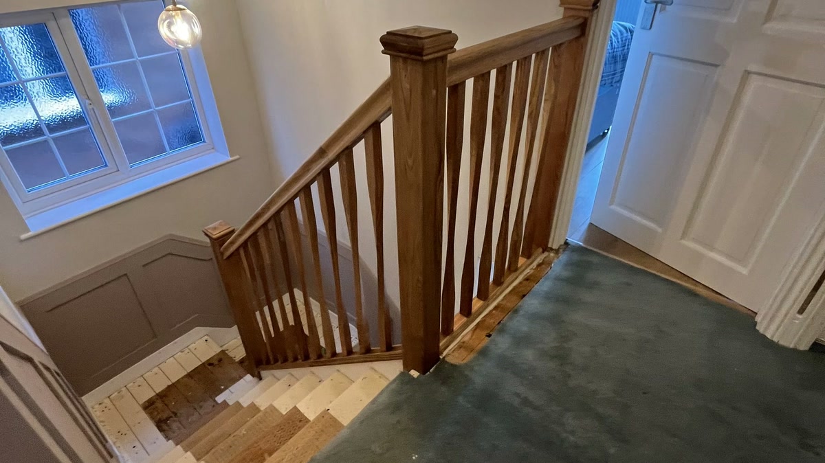 Oak staircase and balustrade crafted by Lyons