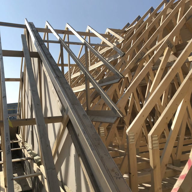 Trussed roof installation
